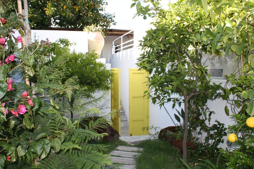 Il Gabbiano Relais In Stromboli Aparthotel Room photo